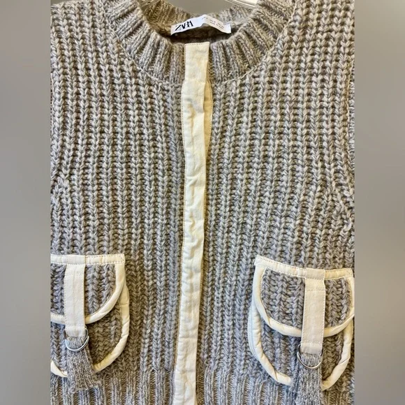 Zara Chunky Knit Round Neck Utility Pocket
Beige Marl Gray Sweater Vest Size S - Picture 14 of 15